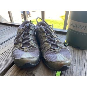 EUC Grey Nike Cheer Sneakers Size 6.5